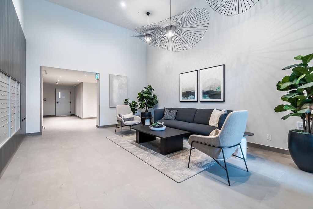 listing image 1104523223254688318