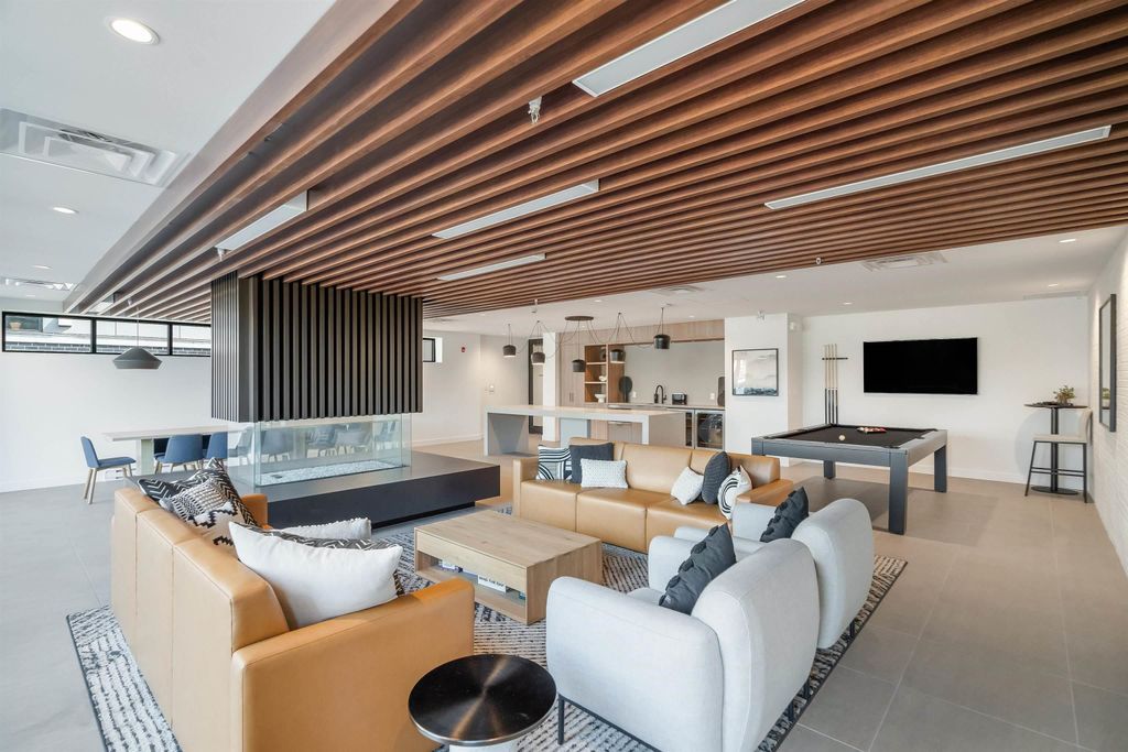 listing image 1102975464892068473