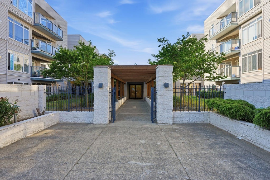 Photo of 32085 George Ferguson Way #213, Abbotsford, BC V2S 2K7 (MLS # R3148286)
