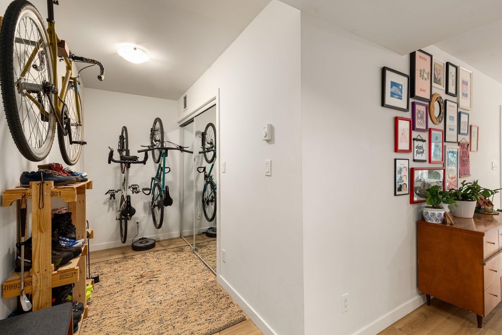 listing image 1107937725005416645