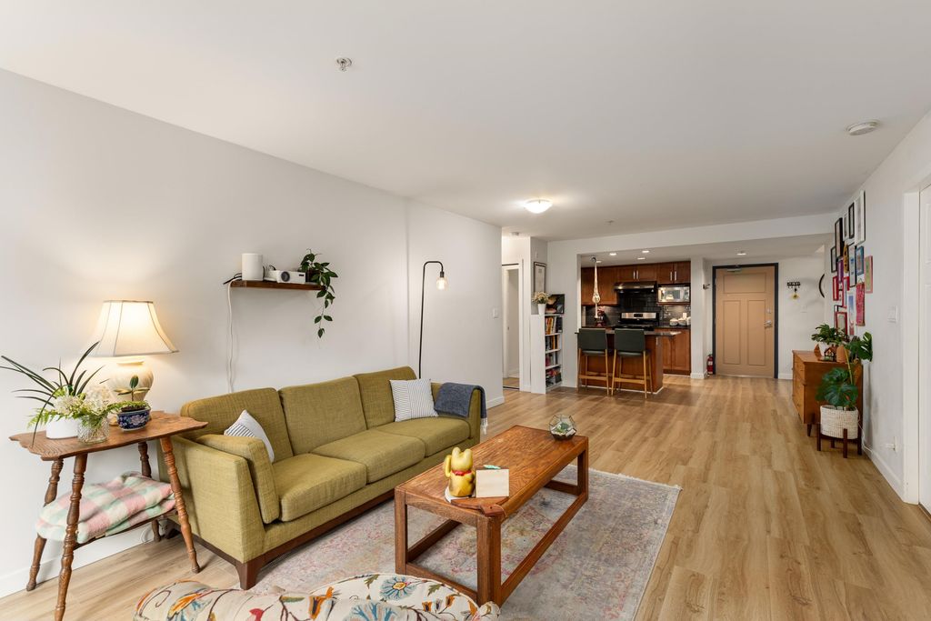 listing image 1109970242609183882