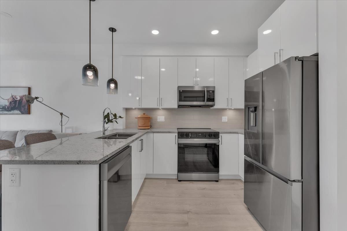5504 Brydon Crescent 212