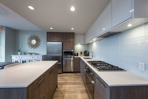 680 Seylynn Crescent 608 North Vancouver BC V7J 0B5