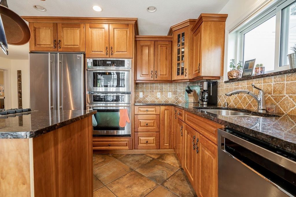 Photo of 20383 41 Avenue, Langley, BC V3A 5N1 (MLS # R3066279)