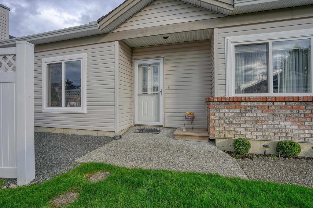 Photo of 8485 Young Road #213, Chilliwack, BC V2P 7Y7 (MLS # R3097260)