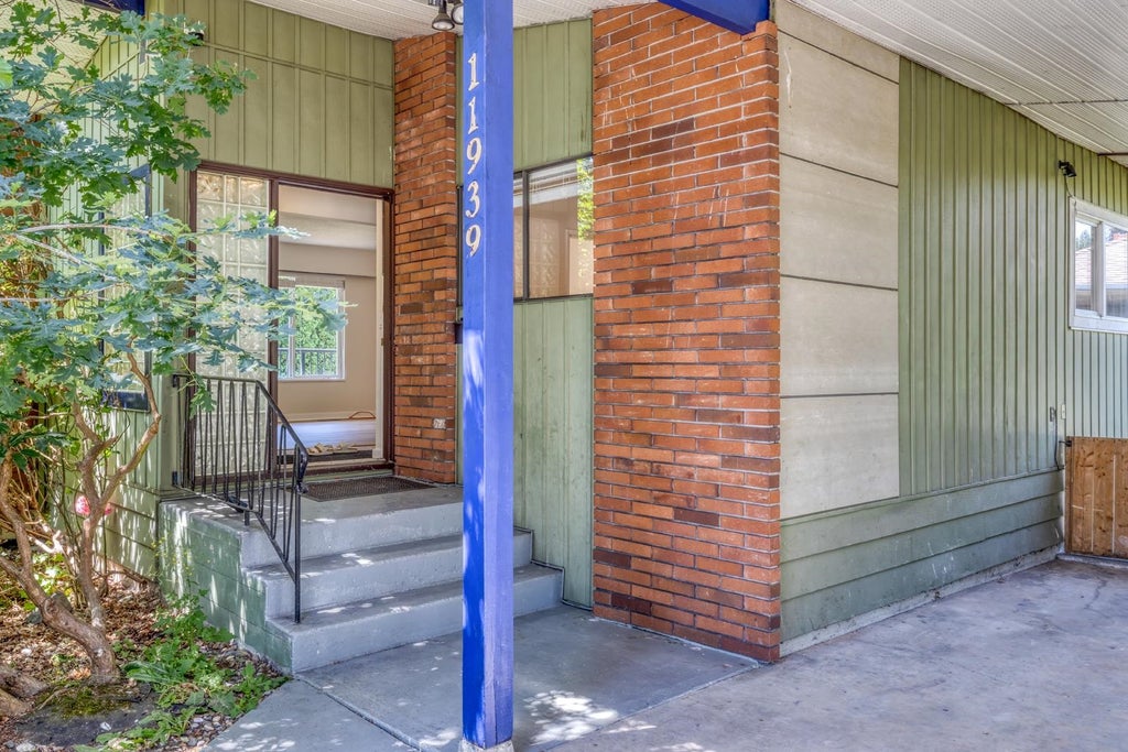 Photo of 11939 Dover Street, Maple Ridge, BC V2X 5P6 (MLS # R3138757)