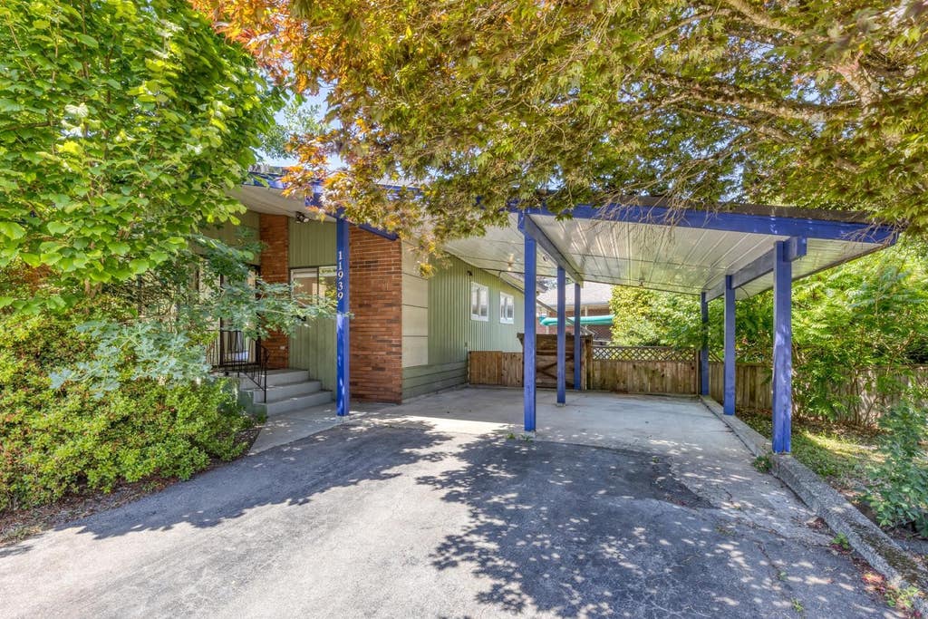 Photo of 11939 Dover Street, Maple Ridge, BC V2X 5P6 (MLS # R3138757)