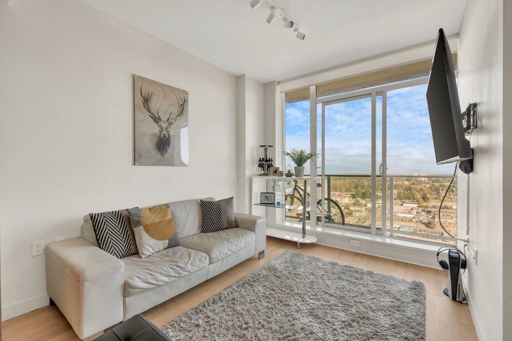 listing image 1106064410648758737
