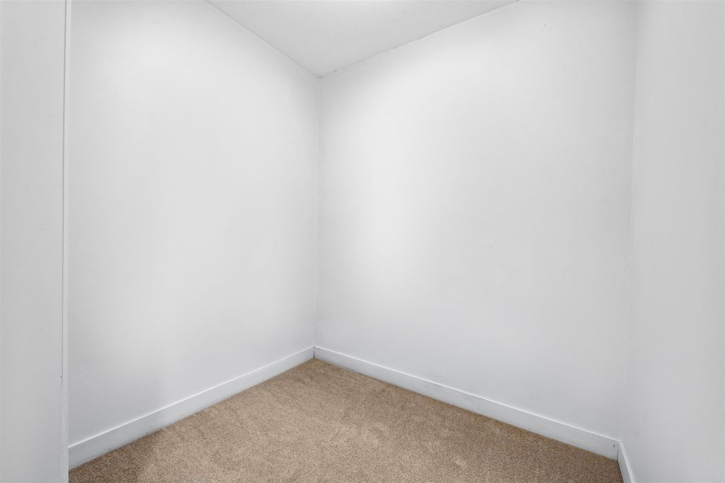 listing image 1107278963833843081