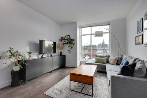 909 Clarke Road 5 Port Moody BC V3H 1L6