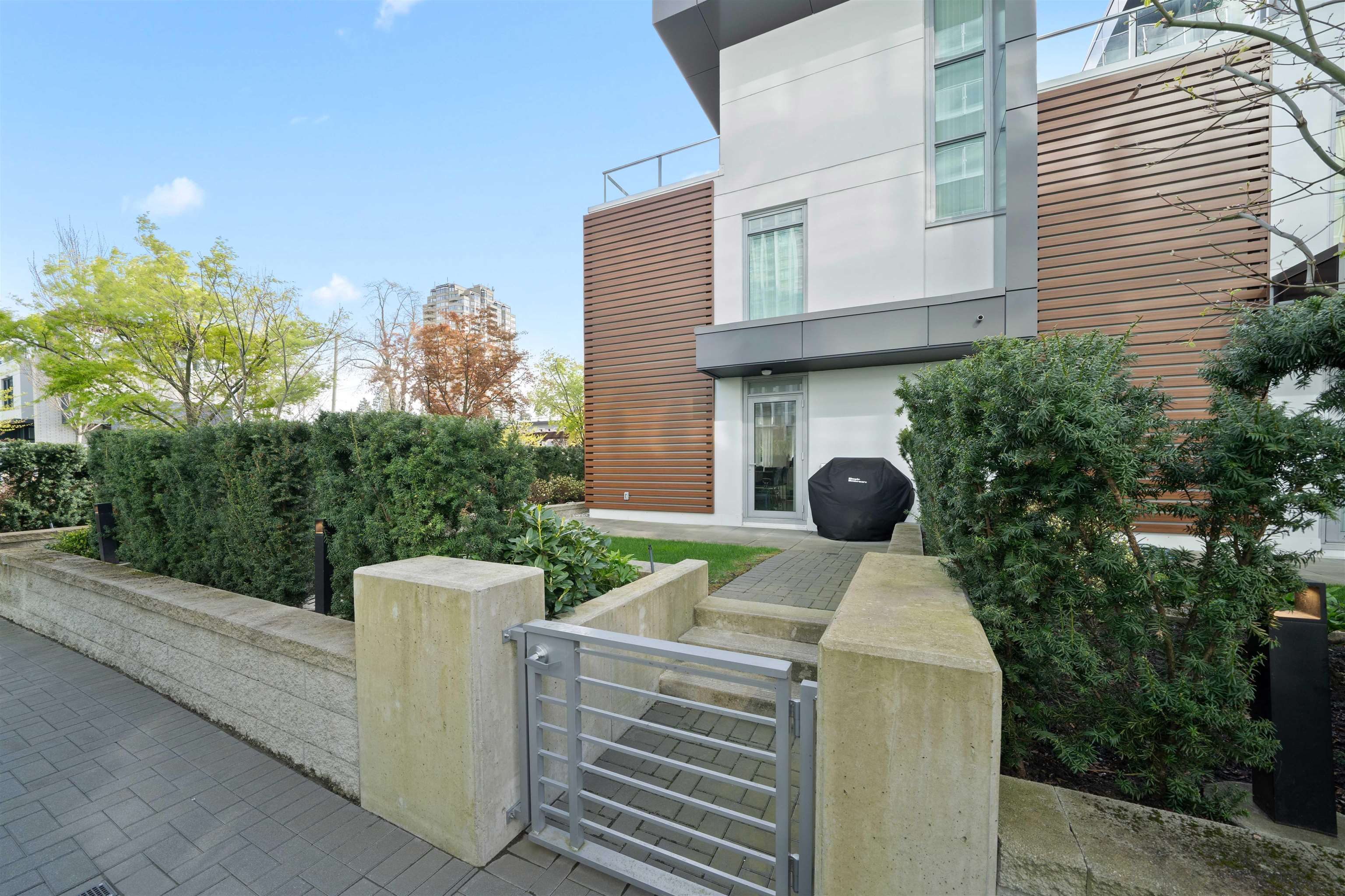 6691 Marlborough Avenue