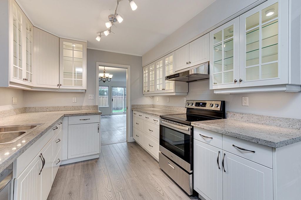 listing image 1102736055696955381