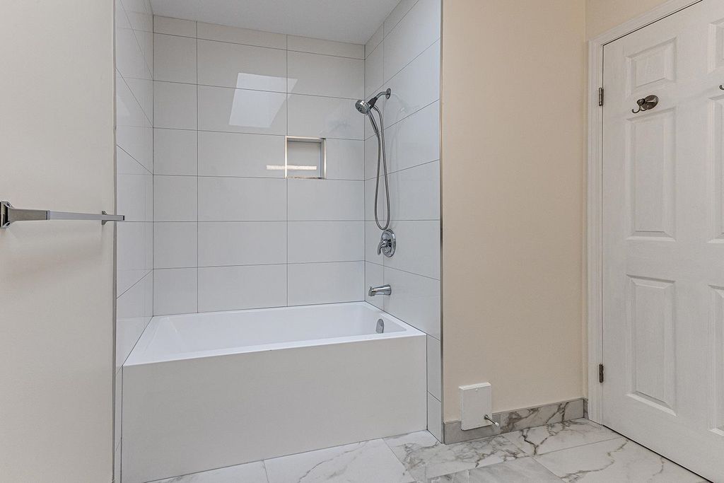 listing image 1100001011222877186