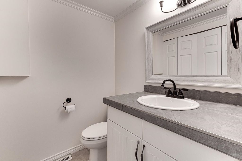 listing image 1109369407817865951