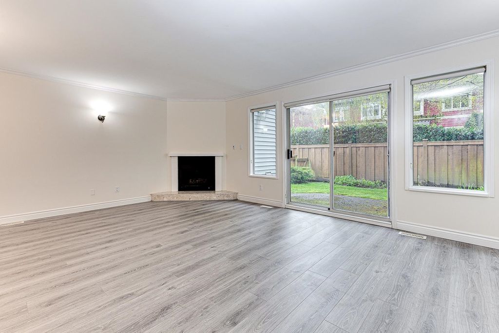 listing image 1103977453203623809