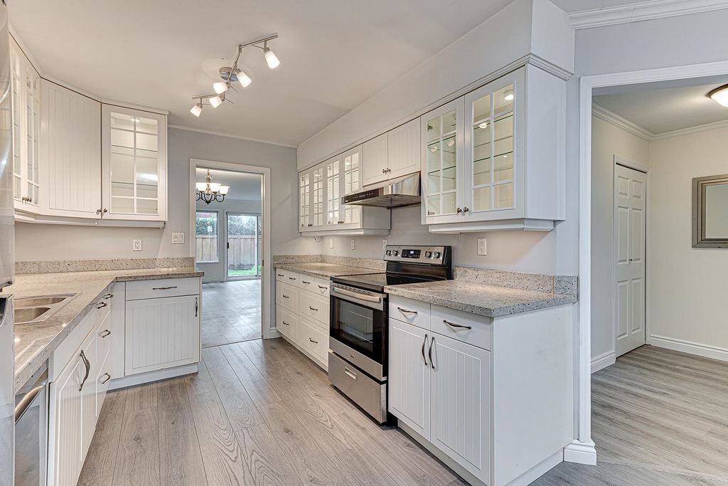 listing image 1102738643620987355