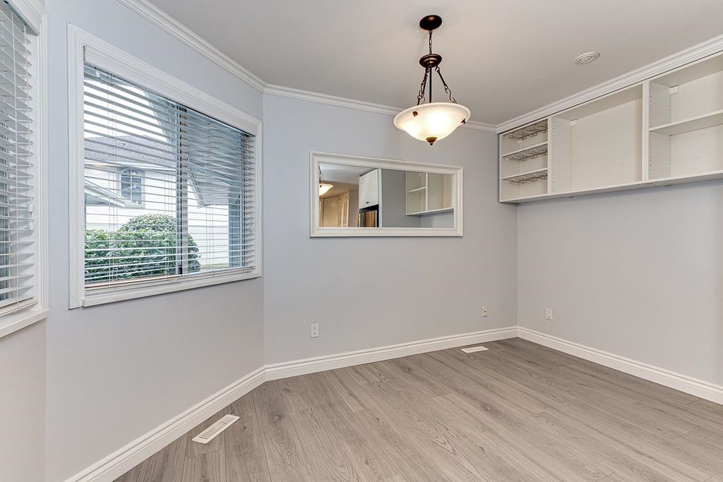 listing image 1104412636515049160