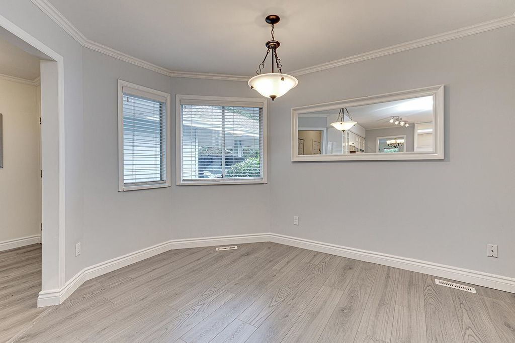 listing image 1100530164803206350