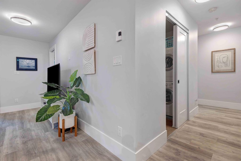 listing image 1108007993789872589
