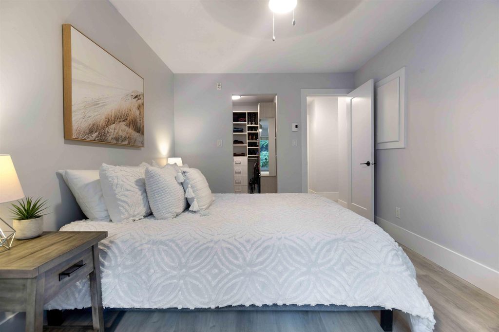 listing image 1106714482436480539