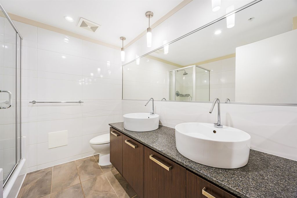 listing image 1102099645910400880