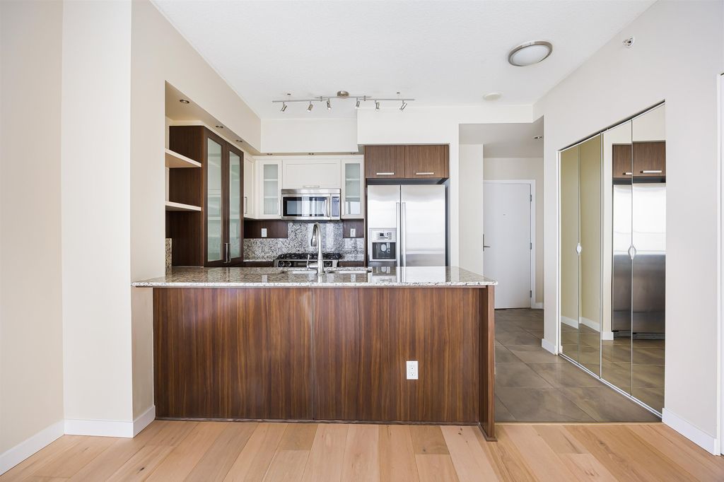listing image 1102613638435994116