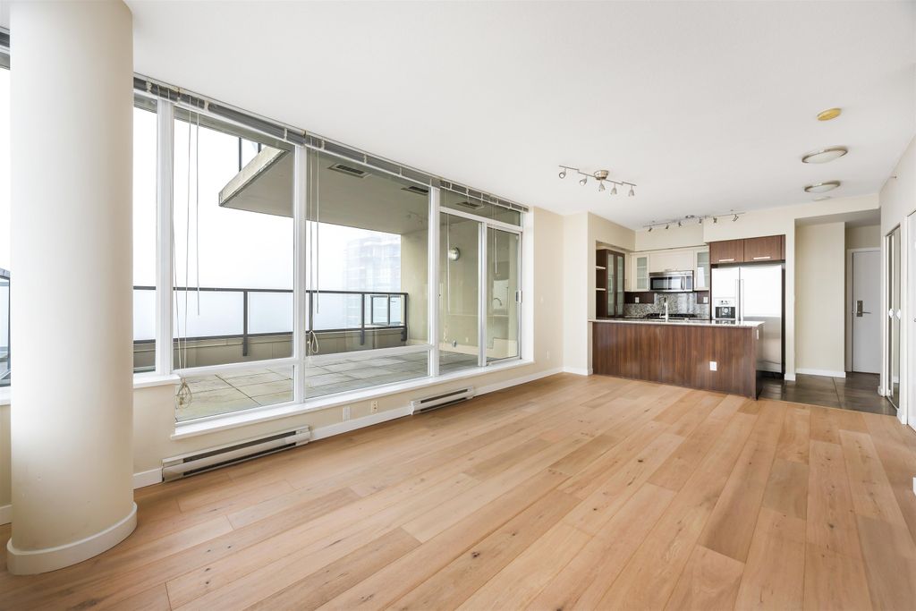 listing image 1104523619026960129