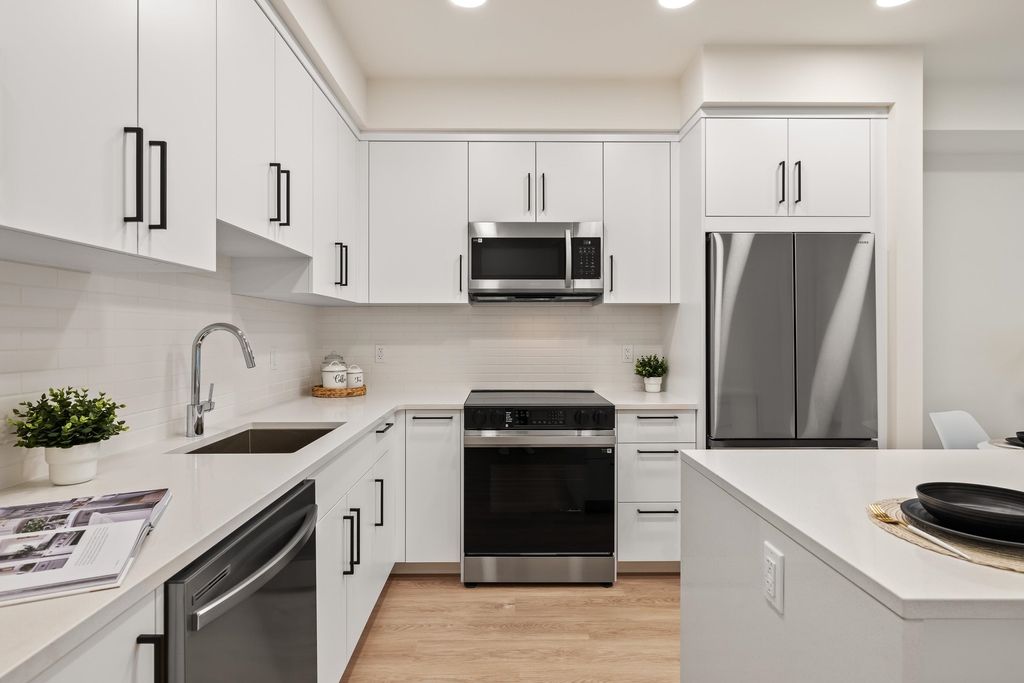 Photo of 33816 South Fraser Way #507, Abbotsford, BC V2S 2C5 (MLS # R3095831)