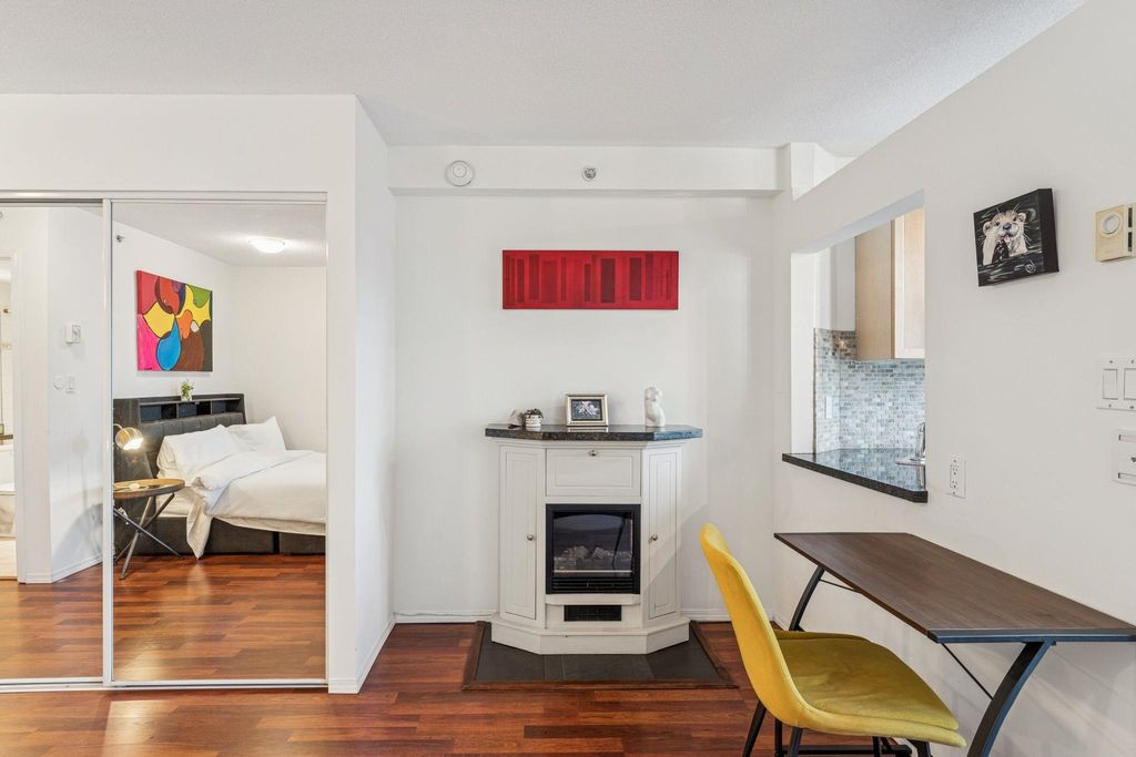 listing image 1106091882283070556