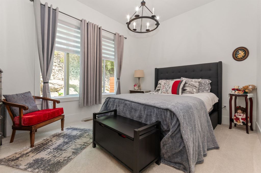 listing image 1105747819432776573