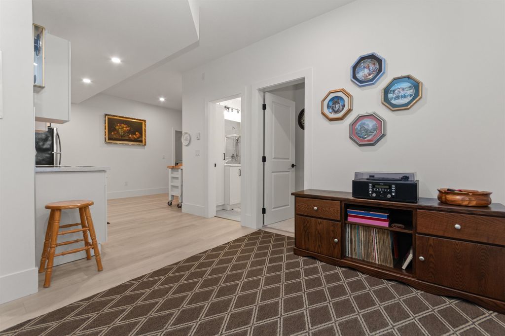listing image 1105756709562003793