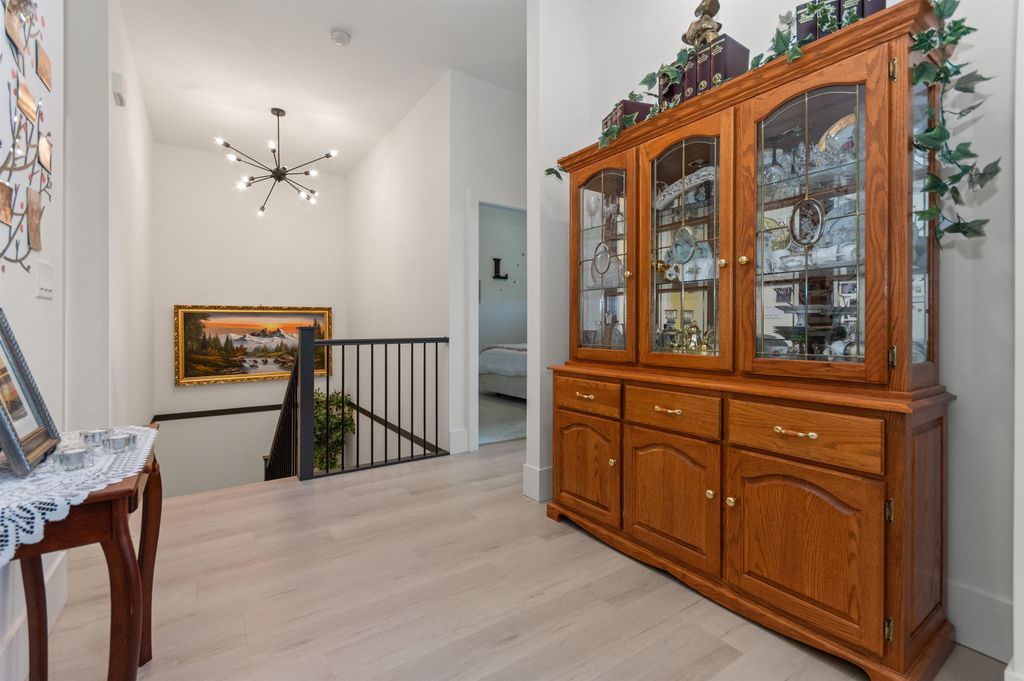 listing image 1100446152002893901