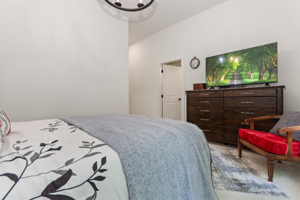 listing image 1100382165104551999