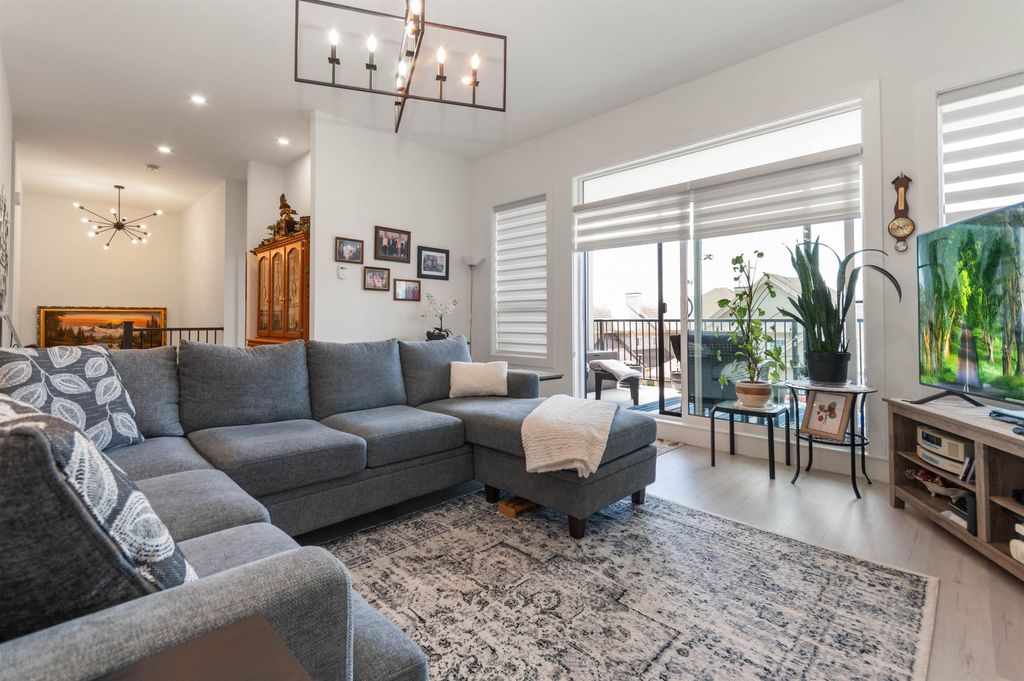 listing image 1101639644105014761