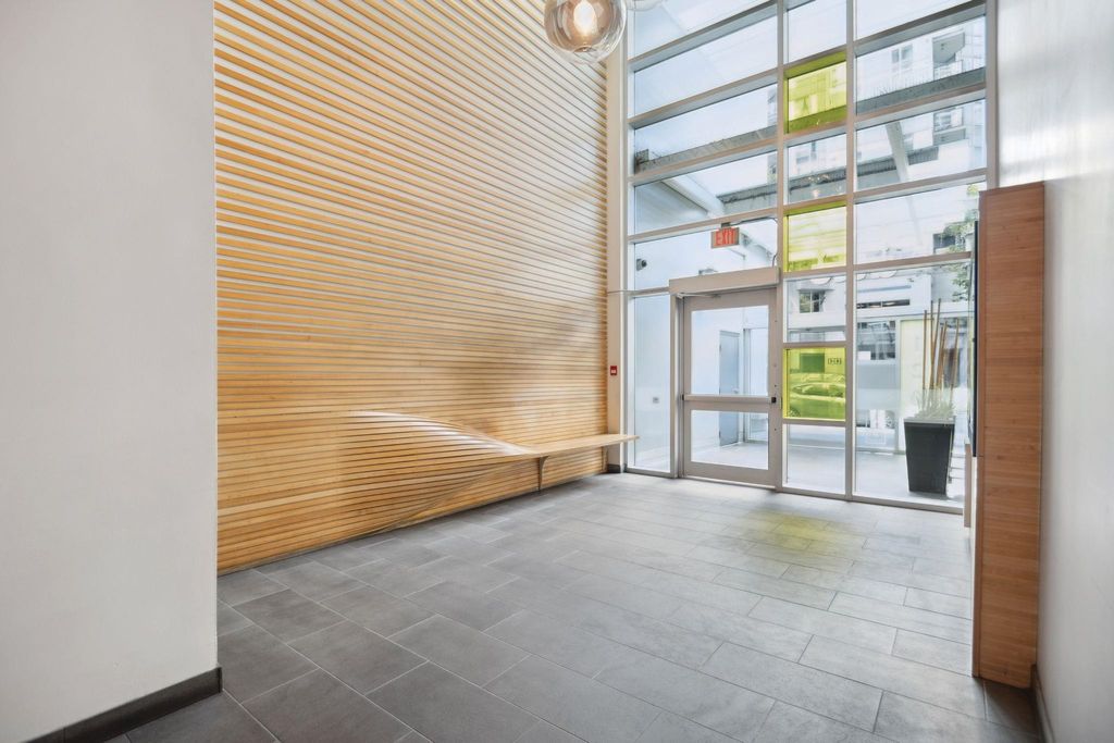 listing image 1103954529587331236