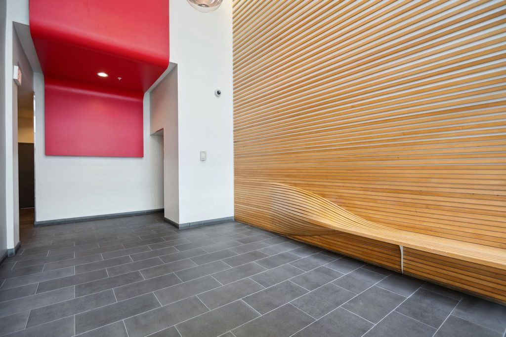 listing image 1109979473640221237