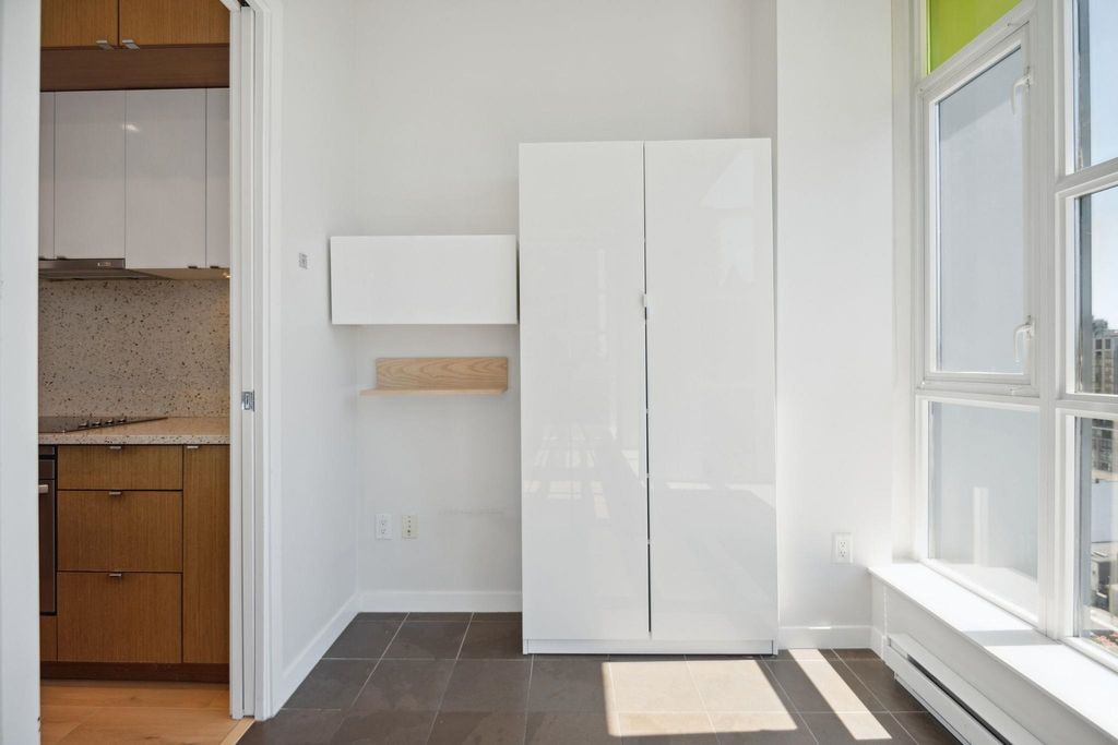 listing image 1101054044686130143