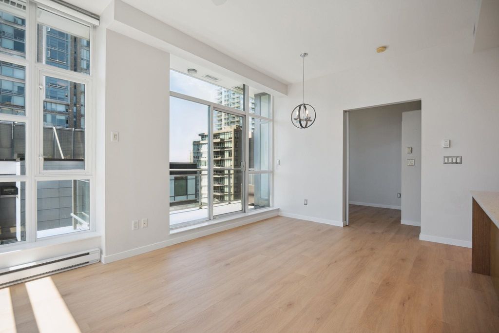 listing image 1100854787460508930