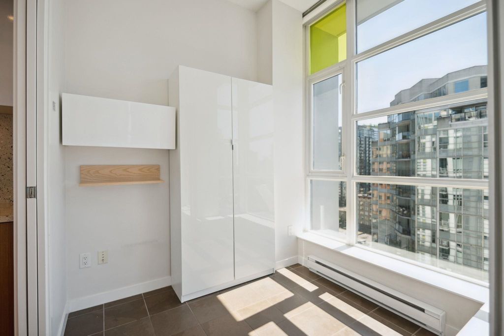 listing image 1108910222061634496