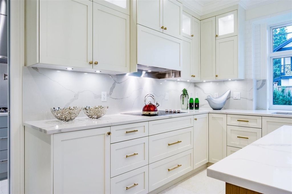 listing image 1100562384688650430