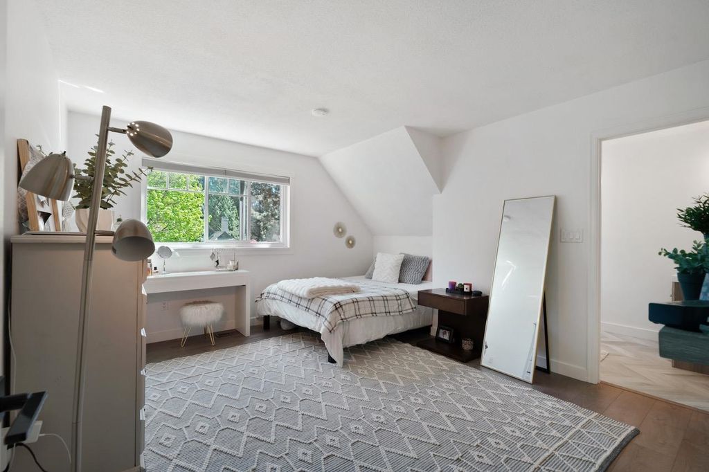 listing image 1100965378150381694