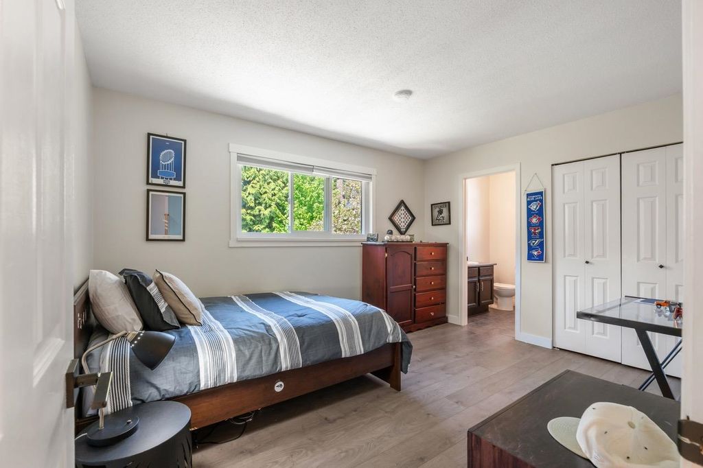 listing image 1107377923087895037