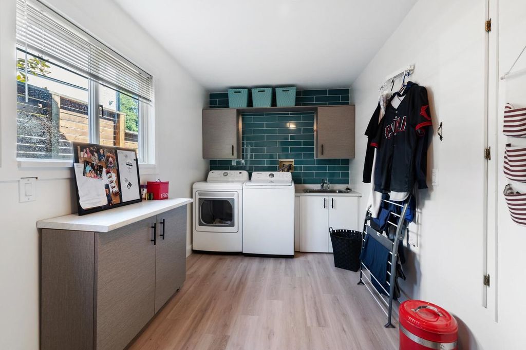 listing image 1108867384292353629