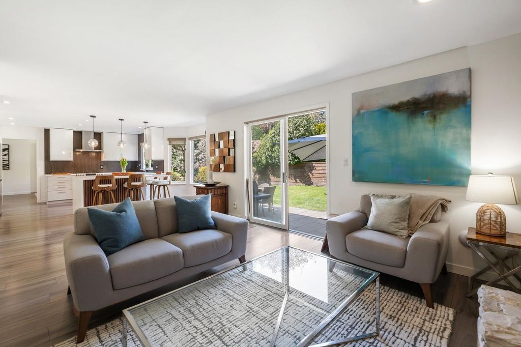 listing image 1107008673596459773