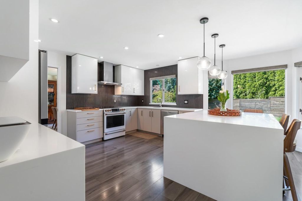 listing image 1102495153781738863
