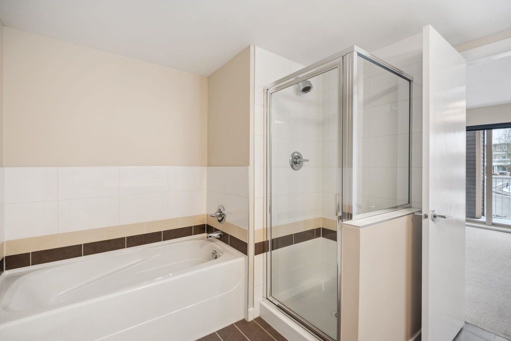listing image 1109693032107228159