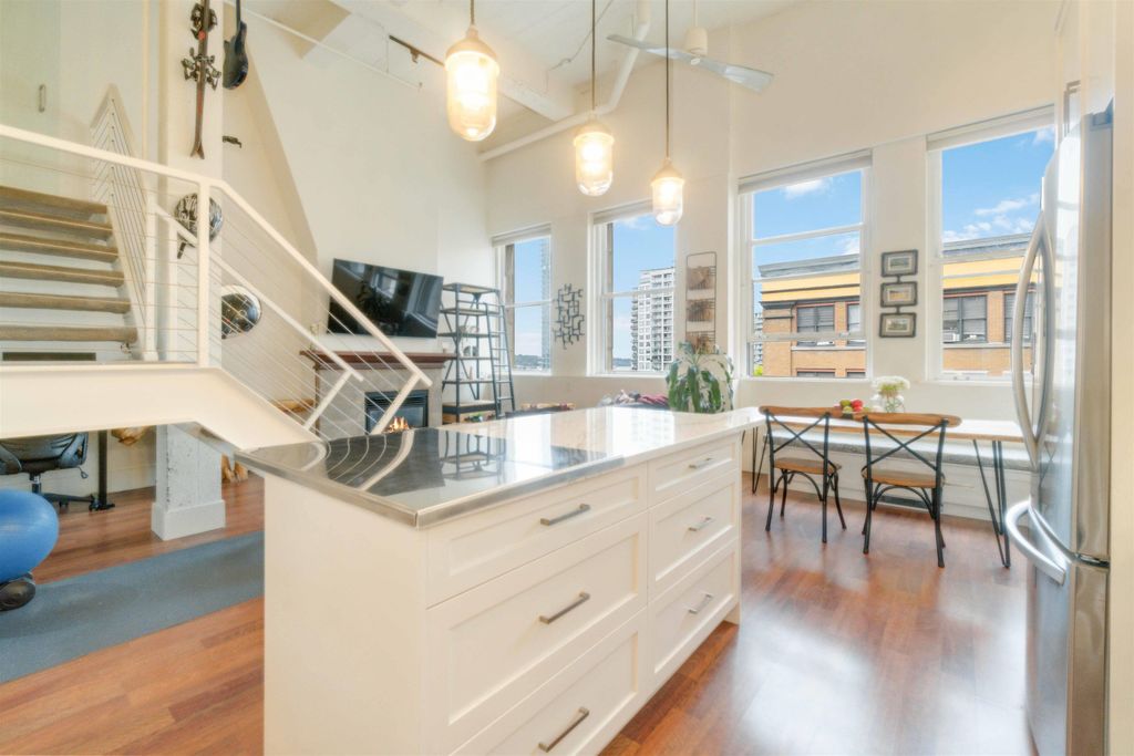 listing image 1106325336065306272