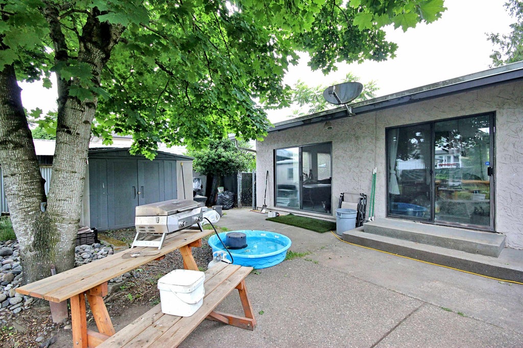 Photo of 34740 3 Avenue, Abbotsford, BC V2S 8B9 (MLS # R3130401)