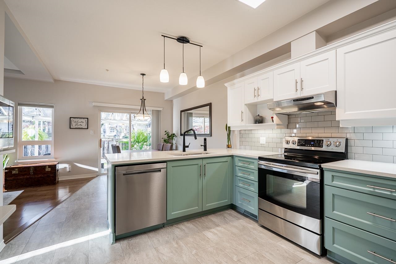 998 Riverside Drive 9