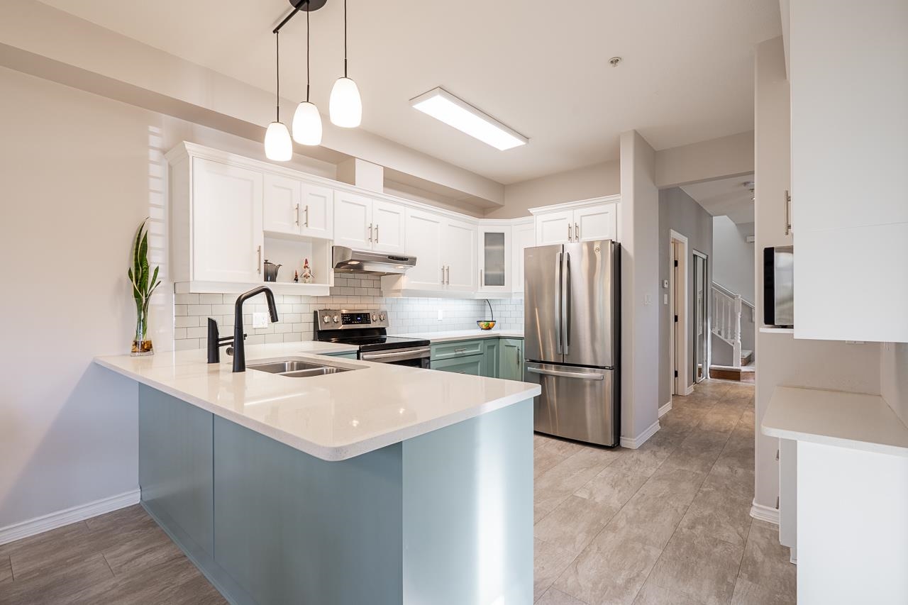 998 Riverside Drive 9